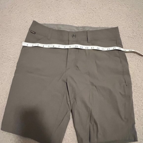 KUHL Brown Tech Fabric Cargo Shorts Size Men's 32 NWOT - Picture 4 of 5